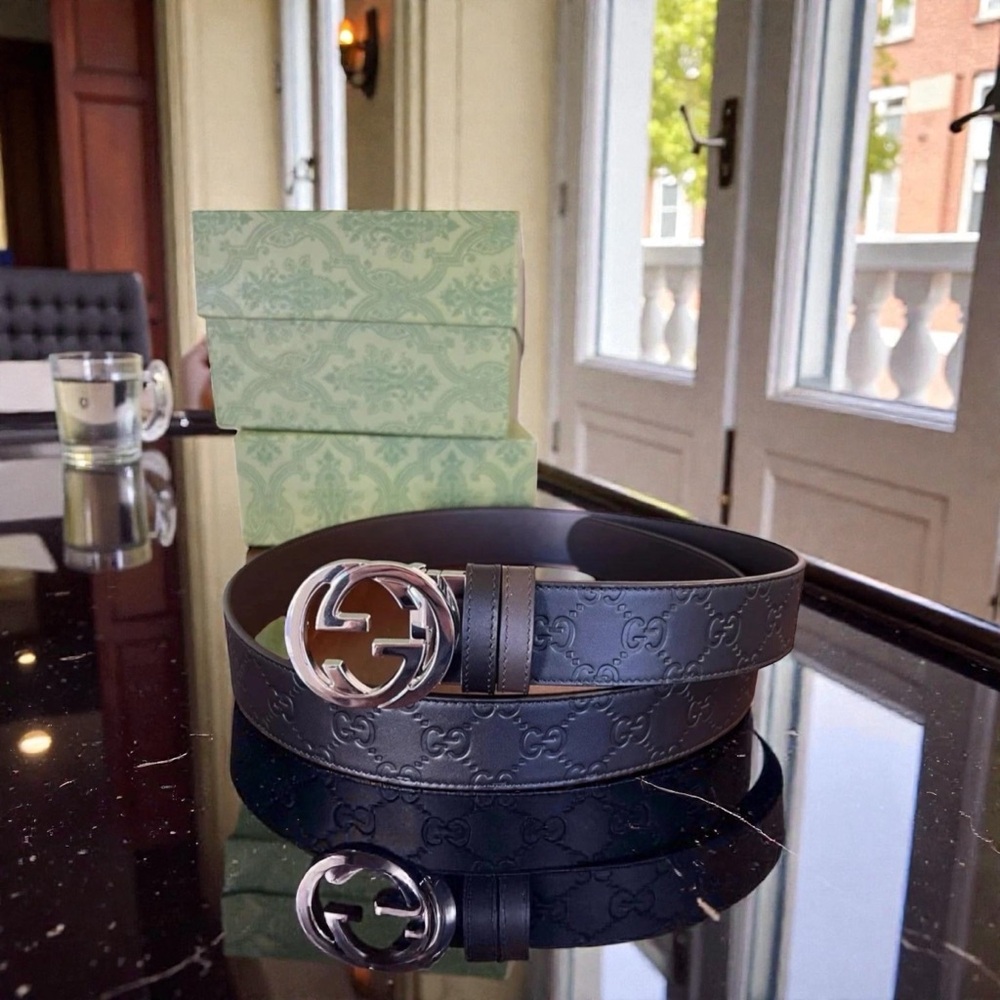 GUCCI • Signature Reversible Black / Brown Belt incl box & Dust Bag